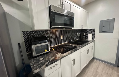 Church Street House | Modern Studio 15 mins from Downtown & Airport