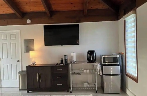 Boynton Beach Apartment | Modern Studio 5mins from Beach and Downtown Delray
