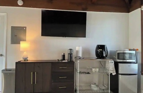 Boynton Beach Apartment | Modern Studio 5mins from Beach and Downtown Delray