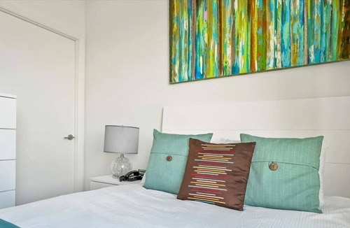 White Plains Apartment | Modern Studio | Upscale Amenities | Kitchen & Laundry