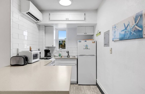 Capri Isle Condo | 🌴 Modern Studio w/Pool views Steps to Beach ➠ Tropic Terrace #50