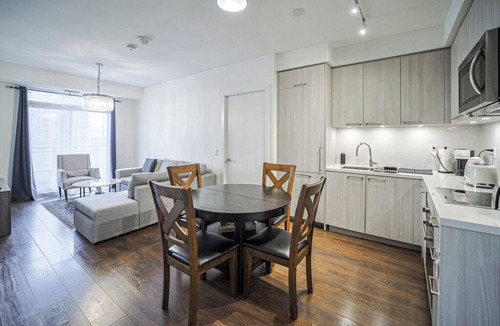 Thornhill Apartment | Modern Toronto Condo (Easy Downtown Access)