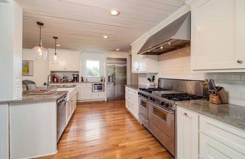 Easley House | Moments Happen Here: 10 acres