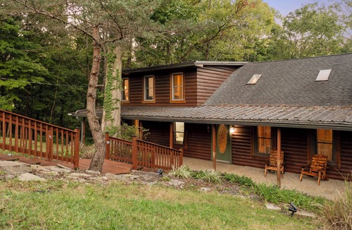 Shepherdsville House | Moonlight Ridge Cabin Retreat in Shepherdsville