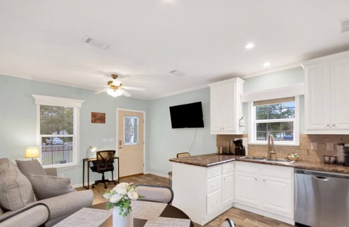 Wesley Chapel House | Moonlit Tiny Escape | Hot Tub | Hammock | Fire Pit