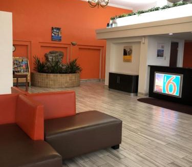Daytona Beach Hotel | Motel 6-Daytona Beach, FL - Speedway