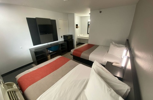 Windsor Locks Hotel | Motel 6 Windsor Locks, CT - Hartford