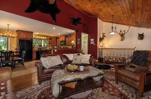 Deep Gap Cabin | Mountain Dazzzze - HOT TUB - Pets Ok - Hike - Fish - Sleeps 8