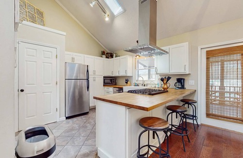 Sylva House | Mountain home with firepit, porch & Ping-Pong - near downtown & WCU