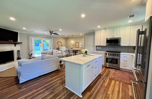 Mount Pleasant House | Mt Pleasant Cottage-Downtown, Shem Creek & Beaches