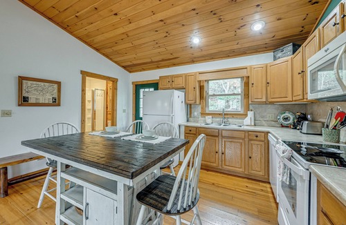 Bryson City Cottage | Mtn-view Bryson City Cabin: 1 Mi to Deep Creek!