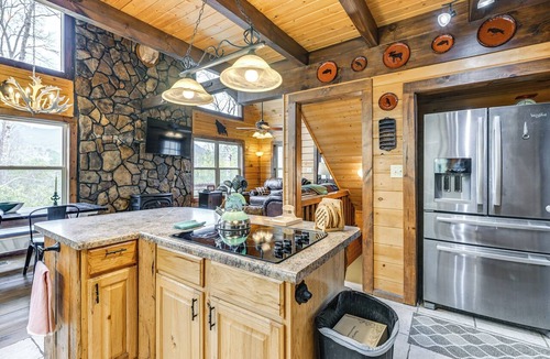 Franklin Cottage | Mtn Views, Yard, & Fire Pit: Multi-level Cabin
