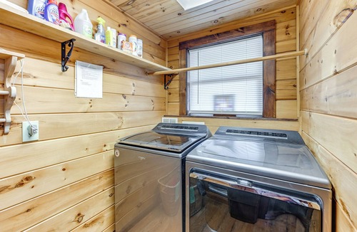 Franklin Cottage | Mtn Views, Yard, & Fire Pit: Multi-level Cabin