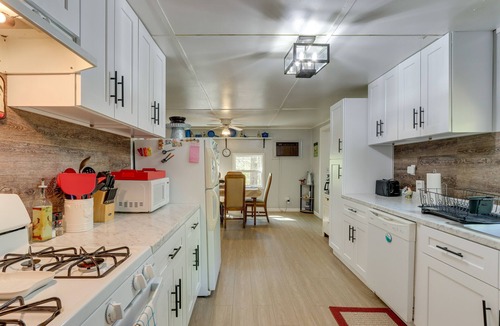 Unaka Cottage | Murphy Cottage w/Screened-In Porch - Pets Welcome