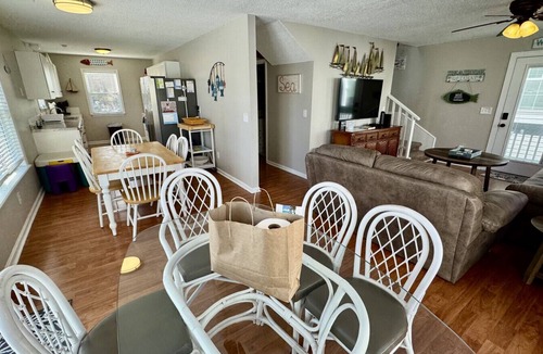 Surfside Beach House | Myrtle Beach-Steps to beach-Ocean Lakes-2 Golf Carts