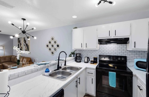 Titusville Apartment | NASA area, pool, gym, BBQ, *no pet fee* LCO @ 6 pm