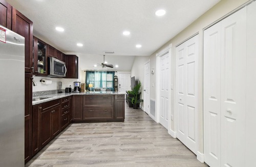Bearss Plaza House | Near Airport, Hospital, Beach - The Perfect Experience in sunny Tampa