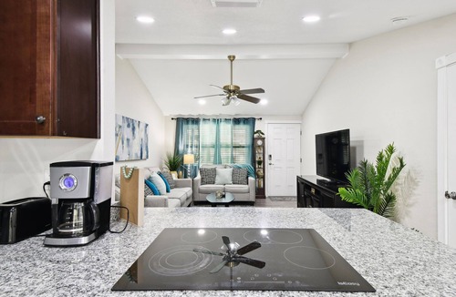 Bearss Plaza House | Near Airport, Hospital, Beach - The Perfect Experience in sunny Tampa
