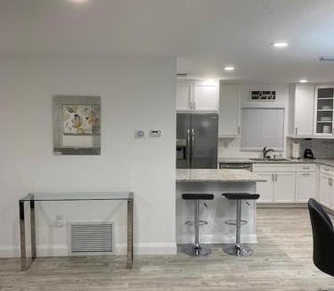 South Bradenton House | Near Beaches & IMG Academy, Mins to Downtown