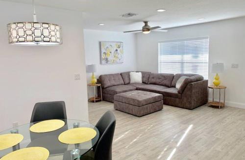 South Bradenton House | Near Beaches & IMG Academy, Mins to Downtown