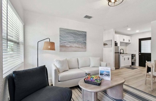 Treasure Island Apartment | Near Johns Pass | 1 Block from Gulf Shores | Treasure Island