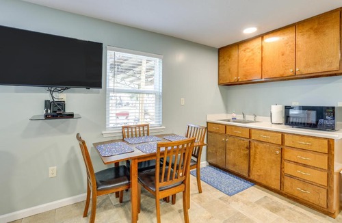 Steinhatchee Apartment | Near Steinhatchee River: Studio w/Screened Porch!