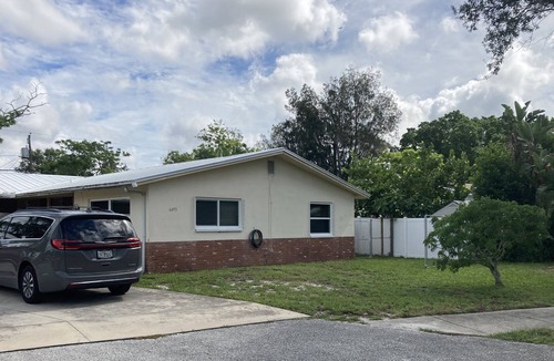 St. Petersburg Cottage | Near Treasure Island, Beach, Comfortable, Cozy, Private