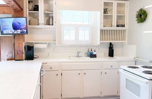 Plaza Midwood House | Near Uptown Parks Cozy Retreat Free Parking