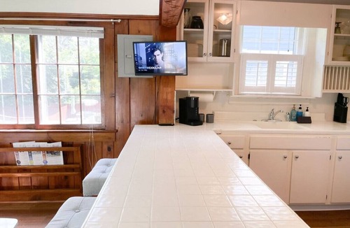 Plaza Midwood House | Near Uptown Parks Cozy Retreat Free Parking