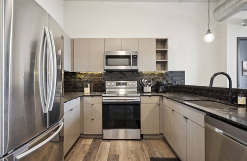 Fairmount Apartment | New 3BR Serene Manor | Parking Gym & Game Room