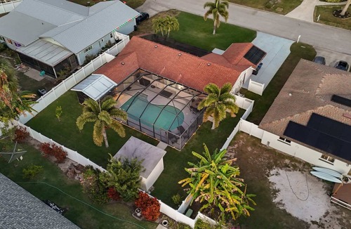 Palma Sola House | NEW! 4BR | Pool | Sleeps 12 | 6 miles to AMI