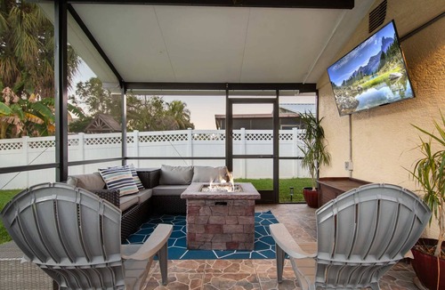 Palma Sola House | NEW! 4BR | Pool | Sleeps 12 | 6 miles to AMI
