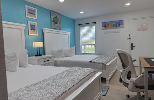 Trailer Estates Hotel | New Condo Room Pool Marina Near Beaches