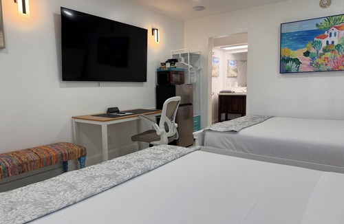 Trailer Estates Hotel | New Condo Room Pool Marina Near Beaches