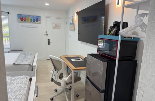 Trailer Estates Hotel | New Condo Room Pool Marina Near Beaches