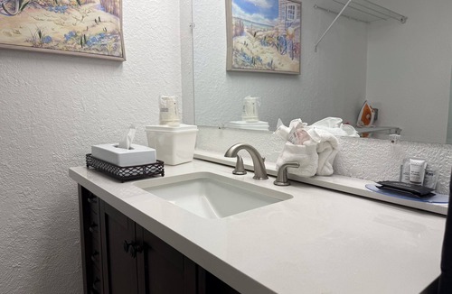 Trailer Estates Hotel | New Condo Room Pool Marina Near Beaches