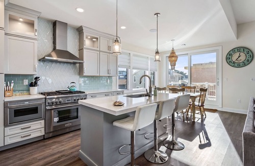 Holgate House | New construction pristine beach house 5 houses from the ocean