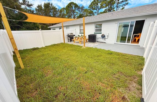 Allandale House | NEW! Cozy Sunshine-Up 6 Guests-Private Backyard