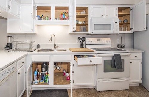 East County Civic Group House | New Inside, Large family home! Furnished w/utils, stay 1-6 months.
