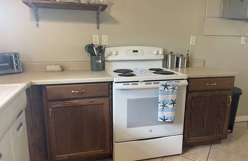 Steinhatchee House | New King’s Landing! 2/1 in the Heart of Steinhatchee!