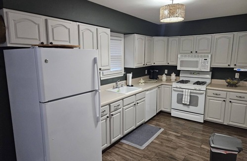 Seaside Heights House | NEW LISTING! NEWLY RENOVATED 3 BEDROOM TOWNHOME BETWEEN BEACH AND BAY
