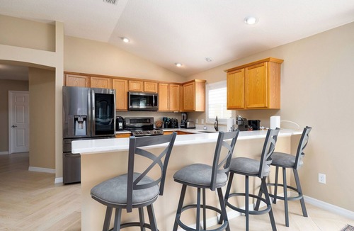 Collier House | New listing, seasoned host! 3/2, FREE golf, 4-seat cart, RESIDENT pass
