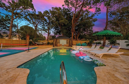 Seminole House | New! Lux All-Inclusive Home: 85F Pool x Movie, Pickleball, Sauna, 4 Min Beach
