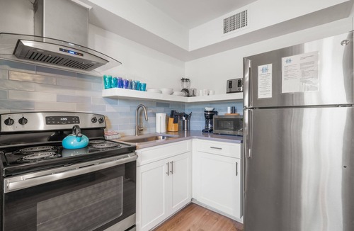 Bay Esplanade Apartment | New! Modern King Suite Steps to the Beach!