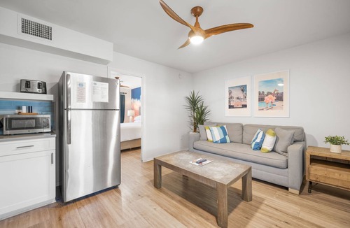 Bay Esplanade Apartment | New! Modern King Suite Steps to the Beach!