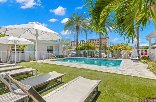 Bay Esplanade Apartment | New! Modern King Suite Steps to the Beach!