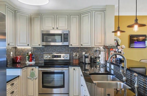 Longboat Key Condo | NEW Penthouse on the Bay - 2BR Condo Steps to Heated Pools, Tennis & Beach