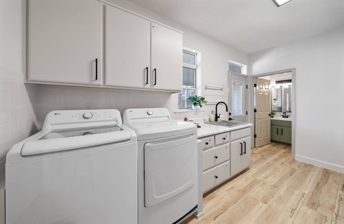 Thomas Drive House | NEW! Pool-Sauna-Gym-Pickleball-Bball-Games-Bunks-Beach-Family Retreat