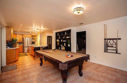 Gainesville House | New! Saltwater pool home with hot tub, game room, and outdoor games!