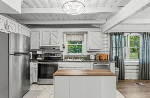 High Springs Cabin | New! Springs Cabin w. Private 5 Acres + Fire Pit Close to Florida Springs
